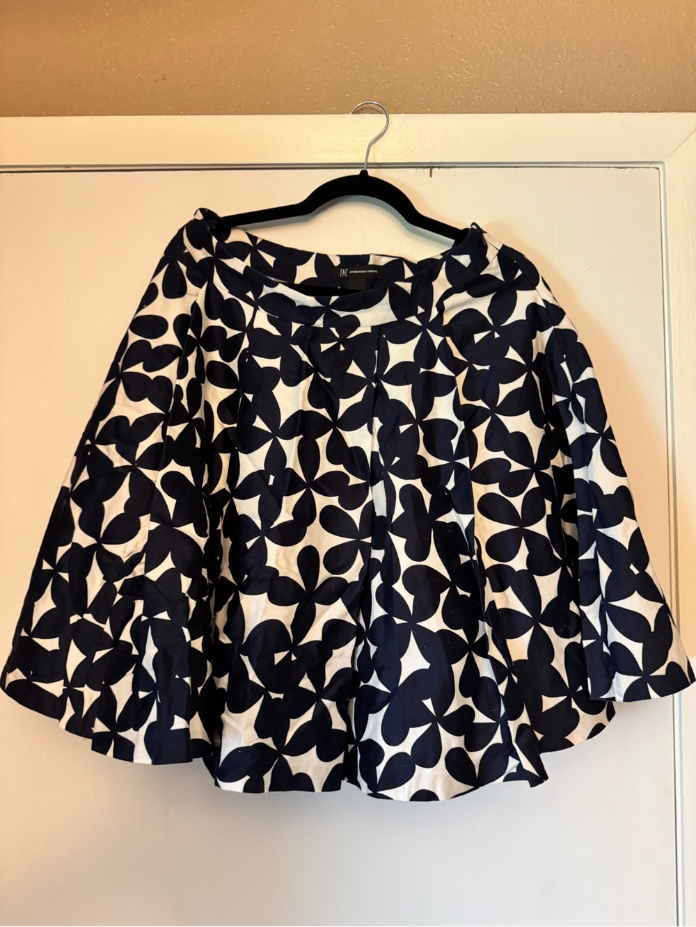 INC International Concepts Black & White Floral-Print Swing Tunic